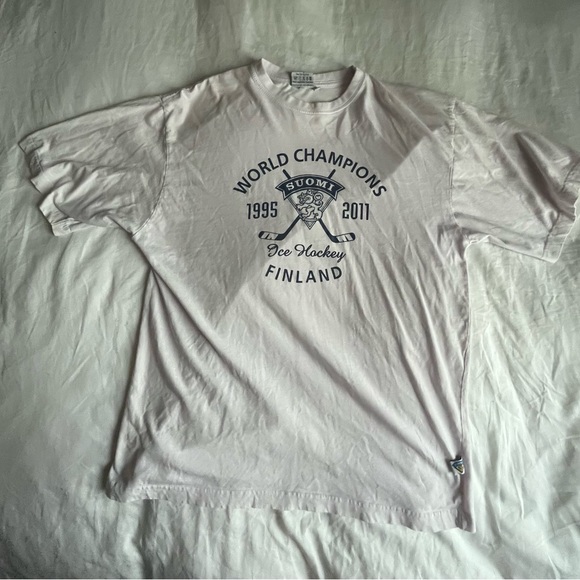 OVERSIZED FINLAND HOCKEY WORLD CHAMPS TEE - Picture 2 of 4